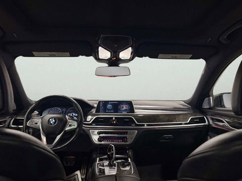 Used 2019 BMW 750i xDrive w/ Executive Package image 31