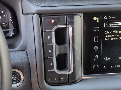 Used 2024 GMC Yukon XL Denali image 7