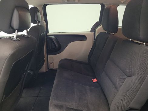 Used 2018 Dodge Grand Caravan SE FWD image 18