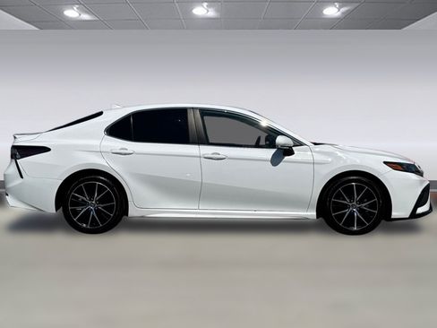 Used 2024 Toyota Camry SE FWD image 8