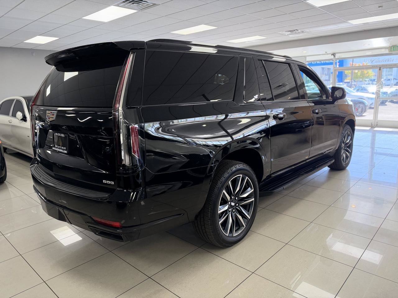 Used 2021 Cadillac Escalade ESV Sport AWD/4WD image 2
