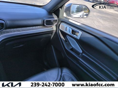 Used 2020 Ford Explorer Platinum w/ Premium Technology Package image 18