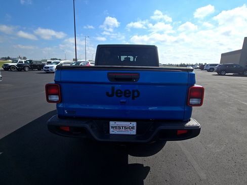 Used 2022 Jeep Gladiator Sport image 6