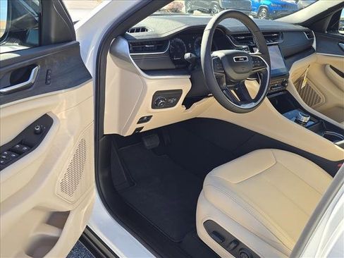 New 2025 Jeep Grand Cherokee Limited image 4