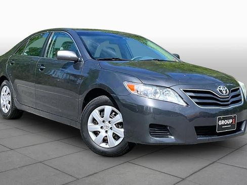 Used 2010 Toyota Camry LE FWD image 2