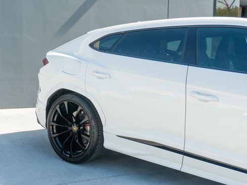 Used 2021 Lamborghini Urus AWD/4WD image 31