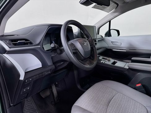 Certified 2026 Toyota Sienna LE FWD image 9
