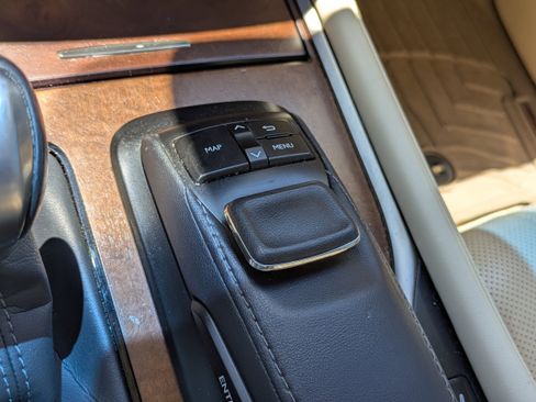 Used 2021 Lexus LX 570 4WD w/ Luxury Package image 22