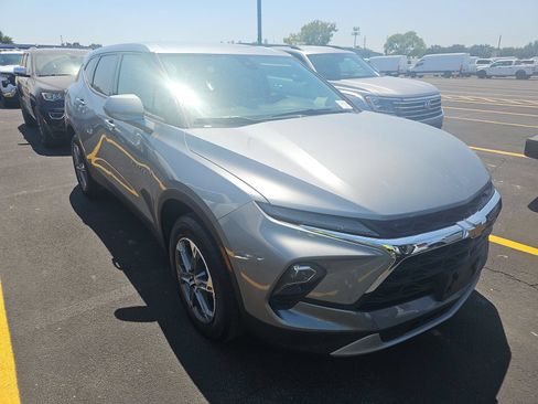 Used 2025 Chevrolet Blazer LT FWD image 2