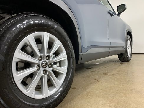 Used 2025 Toyota Grand Highlander AWD image 9