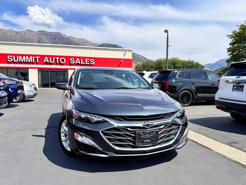Used 2021 Chevrolet Malibu LT image 2