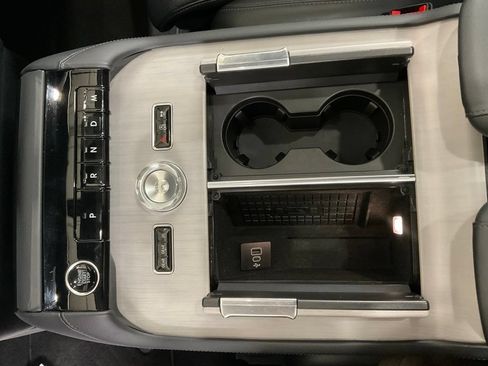 Used 2025 Lincoln Navigator Reserve AWD/4WD image 27