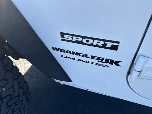 Used 2018 Jeep Wrangler Unlimited Sport w/ Connectivity Group image 11