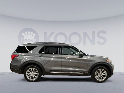 Used 2022 Ford Explorer XLT w/ Equipment Group 202A AWD/4WD image 5