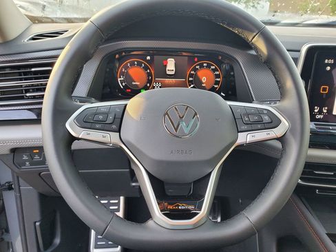 New 2026 Volkswagen Atlas Peak Edition image 9