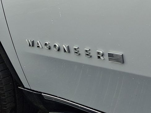 Used 2022 Jeep Wagoneer Series II AWD/4WD image 30