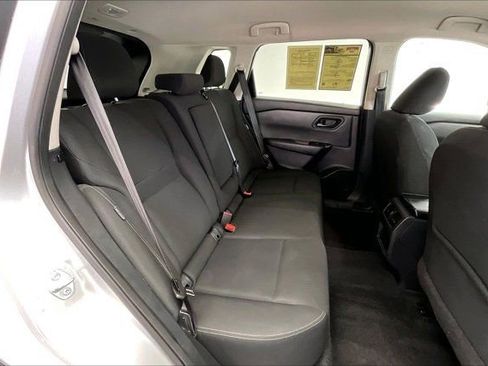 Used 2024 Nissan Rogue S AWD/4WD image 18