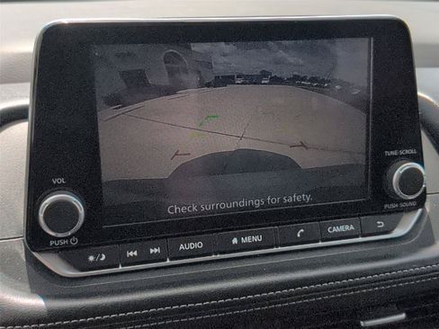 Used 2024 Nissan Rogue SV FWD image 17