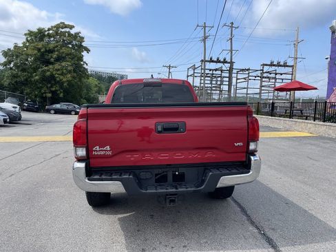 Used 2022 Toyota Tacoma SR5 AWD/4WD image 4