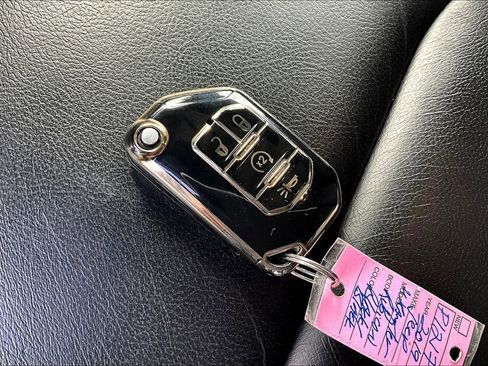 Used 2019 Jeep Wrangler Unlimited Rubicon w/ Dual Top Group image 10