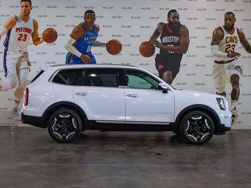 Used 2025 Kia Telluride S AWD/4WD image 19
