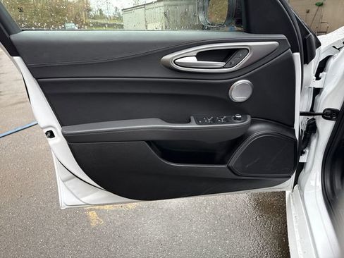 Used 2024 Alfa Romeo Giulia Veloce image 17