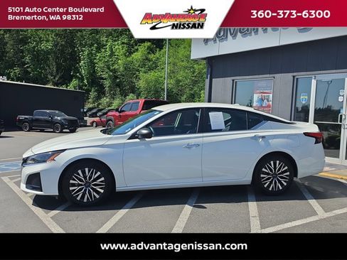 Used 2024 Nissan Altima 2.5 SV FWD image 2