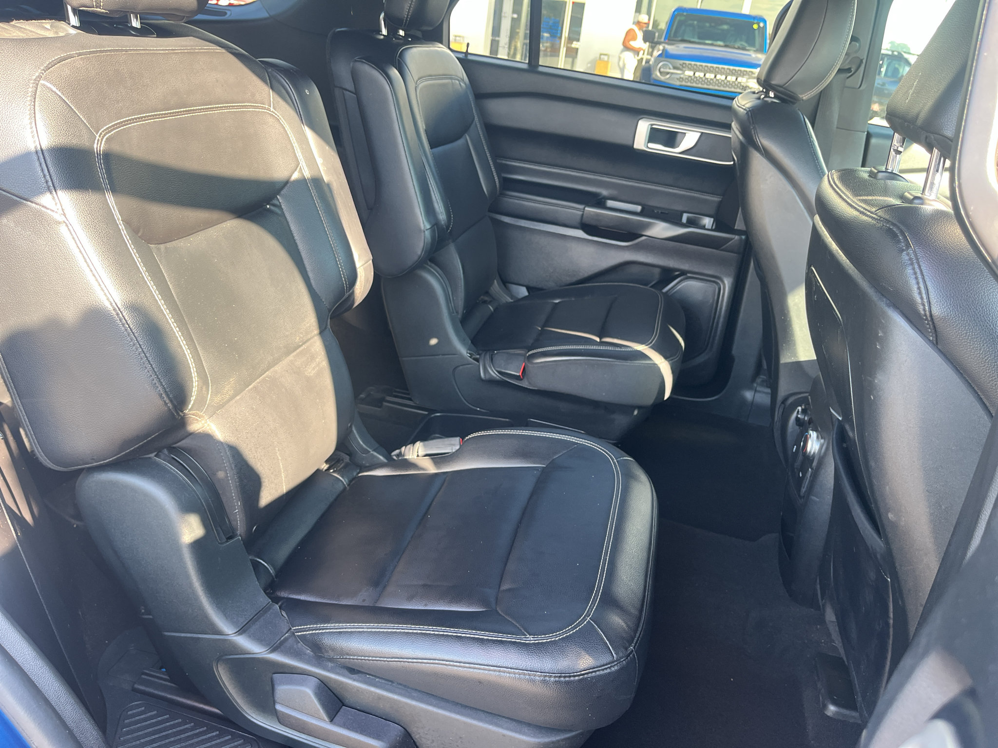 Used 2020 Ford Explorer XLT w/ Equipment Group 202A RWD image 30