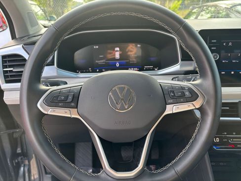 Used 2025 Volkswagen Taos SE FWD image 29