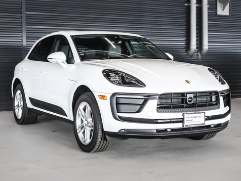 Used 2025 Porsche Macan image 7