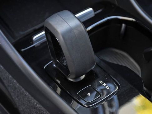 Used 2023 Volvo XC40 Recharge Plus image 13