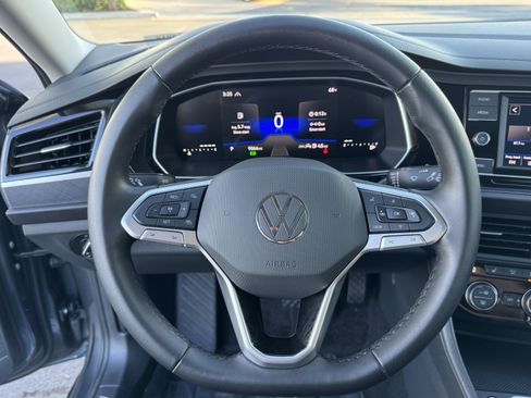 Certified 2024 Volkswagen Jetta SE w/ Panoramic Sunroof Package image 19