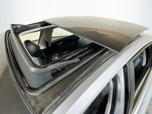 Used 2025 Volkswagen Jetta SE FWD image 19