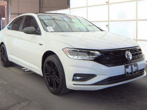 Used 2019 Volkswagen Jetta R-Line image 3