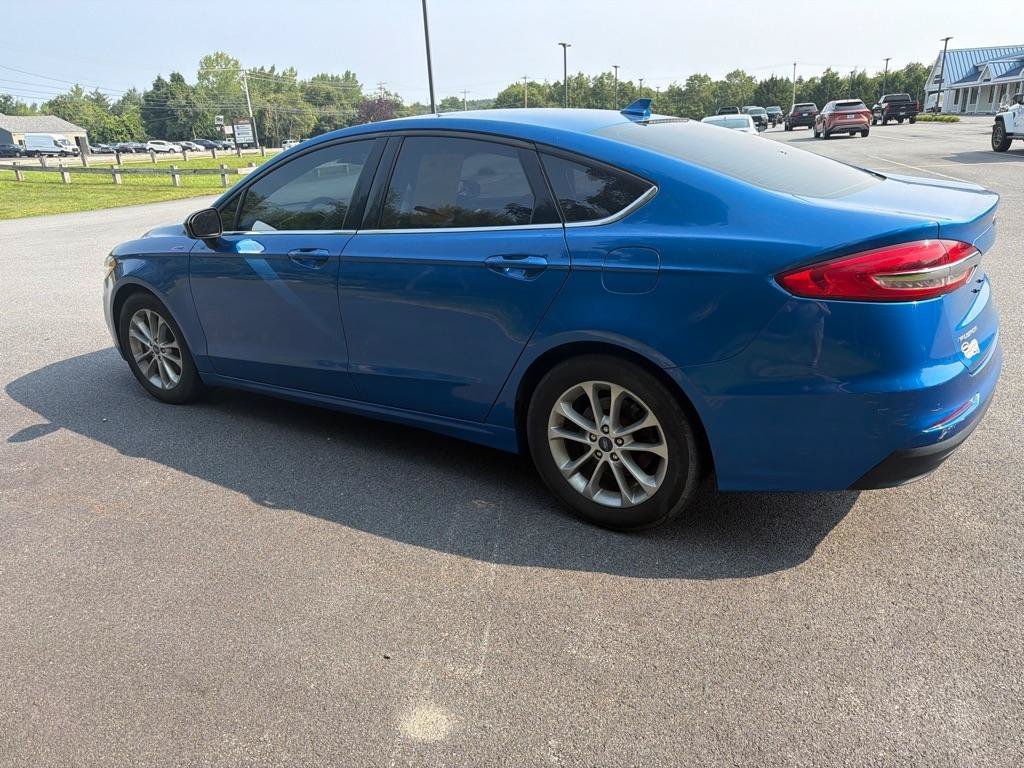 Used 2019 Ford Fusion SE FWD image 2