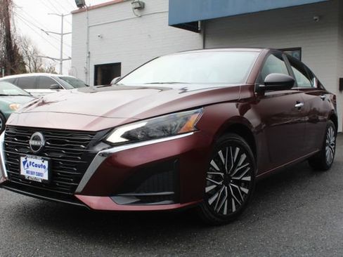 Used 2025 Nissan Altima 2.5 SV image 2