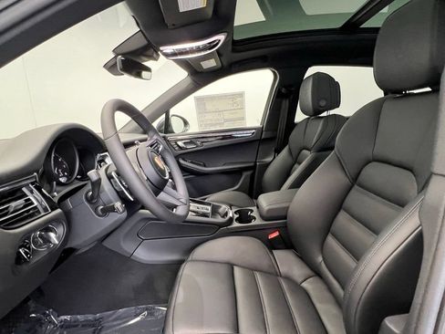 Used 2026 Porsche Macan AWD/4WD image 5