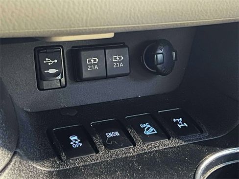 Used 2019 Toyota Highlander SE image 34