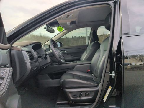 Used 2023 Nissan Rogue SL AWD/4WD image 12