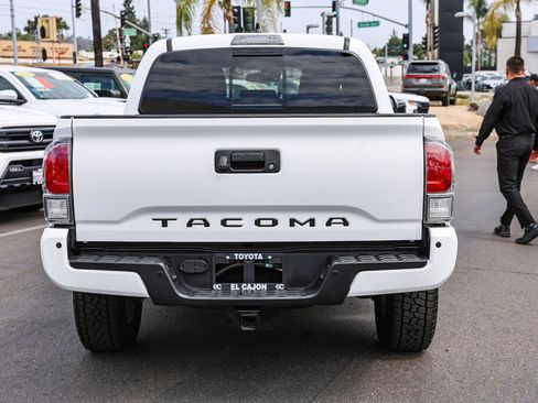 Used 2020 Toyota Tacoma TRD Sport w/ Technology Package AWD/4WD image 21