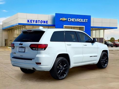 Used 2019 Jeep Grand Cherokee Altitude AWD/4WD image 7