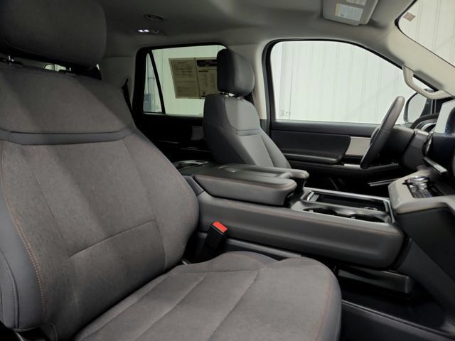 Used 2025 Ford Expedition Active RWD image 26