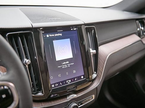 Certified 2023 Volvo XC60 B5 Ultimate w/ Protection Package Premier image 14