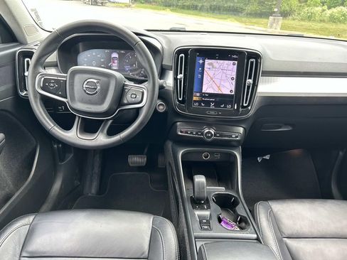 Used 2022 Volvo XC40 T5 Momentum AWD/4WD image 17