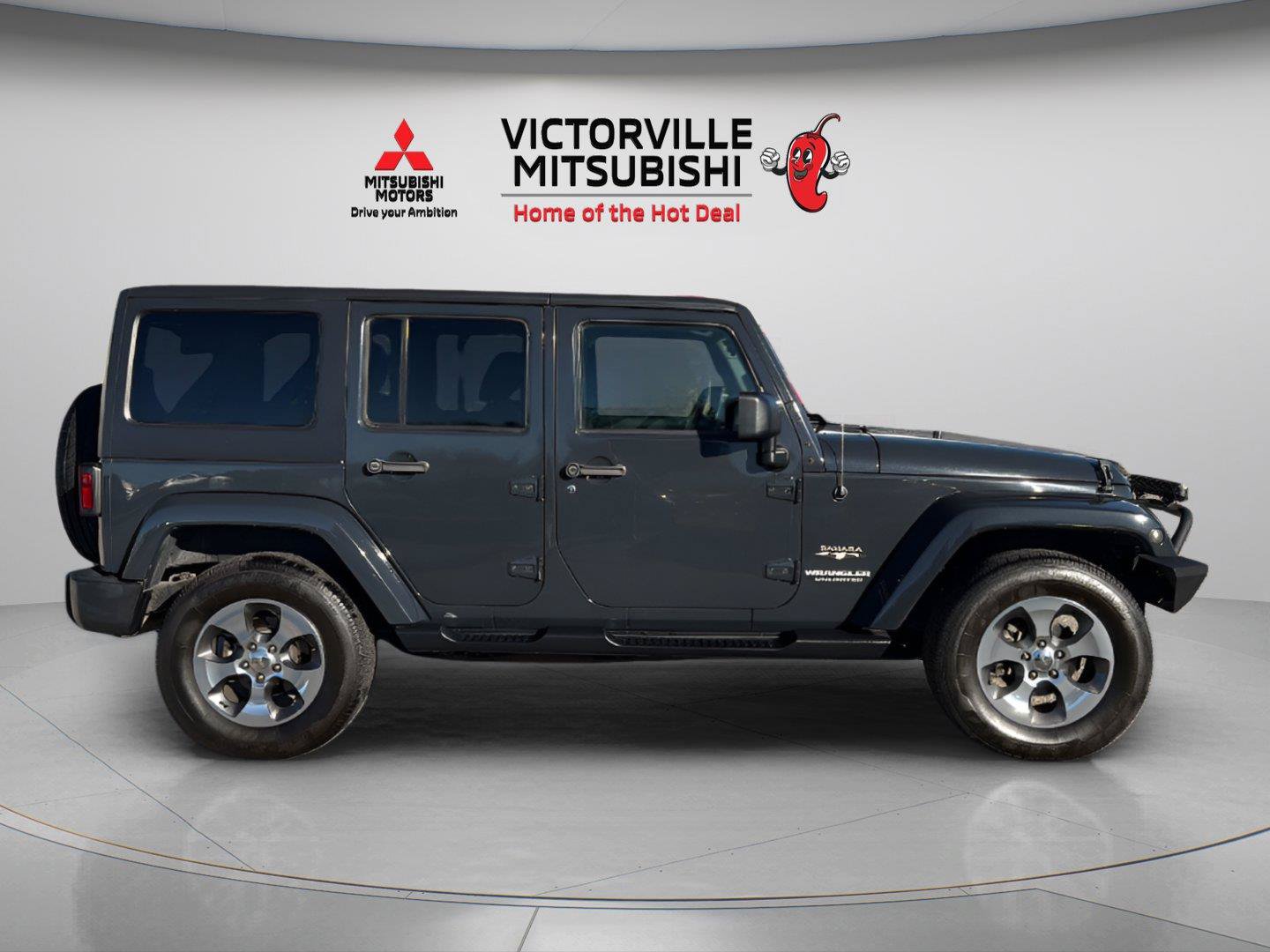 Used 2017 Jeep Wrangler Unlimited Sahara w/ Connectivity Group AWD/4WD image 7