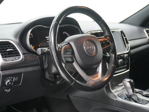 Used 2020 Jeep Grand Cherokee Laredo w/ Laredo X Package RWD image 10