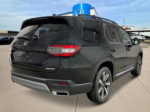 New 2025 Honda Pilot Touring image 9
