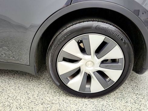 Used 2024 Tesla Model Y Long Range RWD image 9