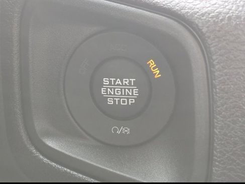 Used 2025 Jeep Gladiator Sport image 25