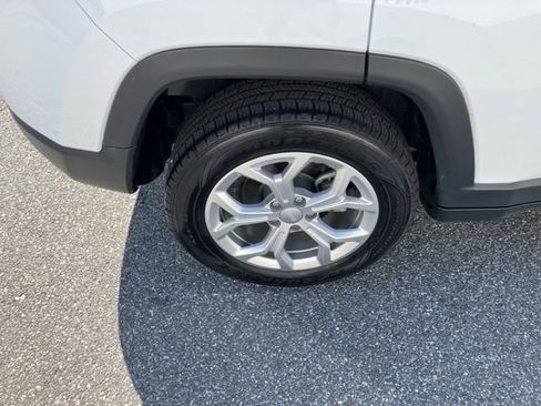 Used 2024 Jeep Compass Latitude AWD/4WD image 35